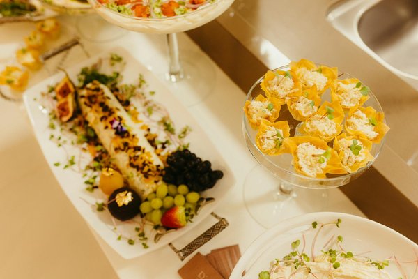 Quels sont les avantages de louer une salle plutôt que d'utiliser un espace privé ?